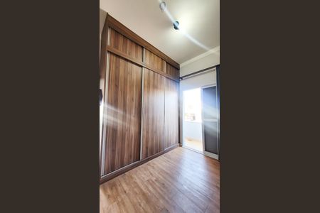 Casa de condomínio à venda com 360m², 4 quartos e 4 vagasQuarto 2