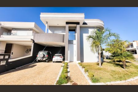 Casa de condomínio à venda com 360m², 4 quartos e 4 vagasFachada