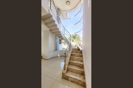 Casa de condomínio à venda com 360m², 4 quartos e 4 vagasSala