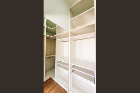 Casa de condomínio à venda com 360m², 4 quartos e 4 vagasCloset Suite 1