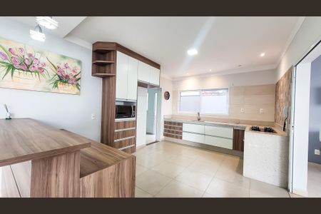 Casa de condomínio à venda com 360m², 4 quartos e 4 vagasCozinha