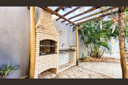 Casa de condomínio à venda com 360m², 4 quartos e 4 vagasChurrasqueira da Piscina