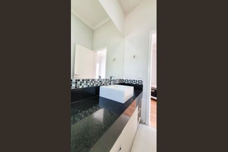 Casa de condomínio à venda com 360m², 4 quartos e 4 vagasBanheiro Social