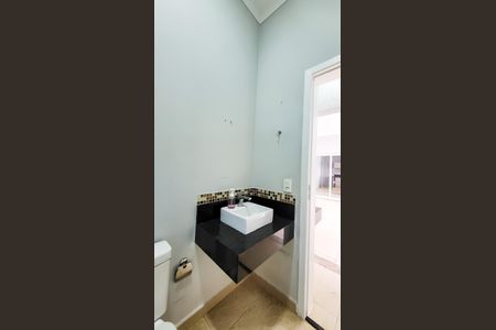 Casa de condomínio à venda com 360m², 4 quartos e 4 vagasBanheiro da Área externa