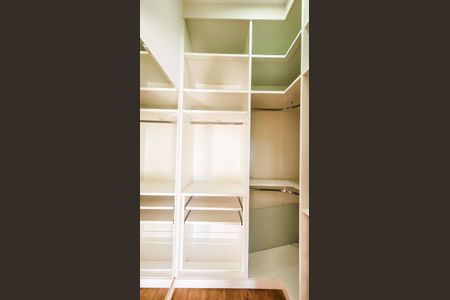 Casa de condomínio à venda com 360m², 4 quartos e 4 vagasCloset Suite 1