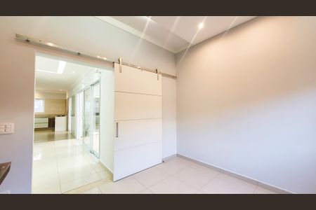 Casa de condomínio à venda com 360m², 4 quartos e 4 vagasSala de TV