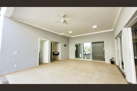 Casa de condomínio à venda com 360m², 4 quartos e 4 vagasÁrea externa