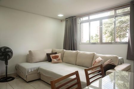 Apartamento à venda com 67m², 2 quartos e 1 vagaSala