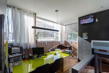 Casa à venda com 138m², 4 quartos e 4 vagasEscritório