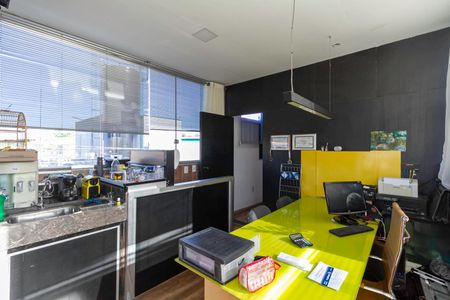 Casa à venda com 138m², 4 quartos e 4 vagasEscritório