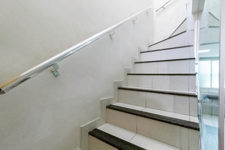 Casa à venda com 138m², 4 quartos e 4 vagasEscada