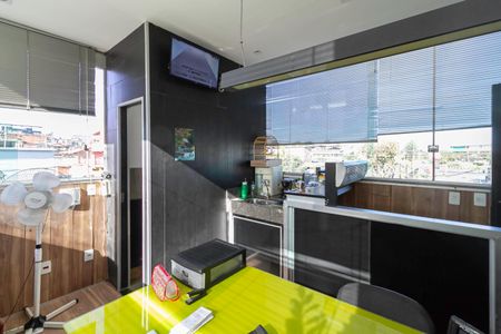 Casa à venda com 138m², 4 quartos e 4 vagasEscritório