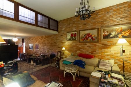 Casa à venda com 226m², 2 quartos e 4 vagasSala de Tv