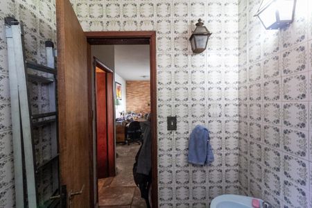 Casa à venda com 226m², 2 quartos e 4 vagasBanheiro de Serviço