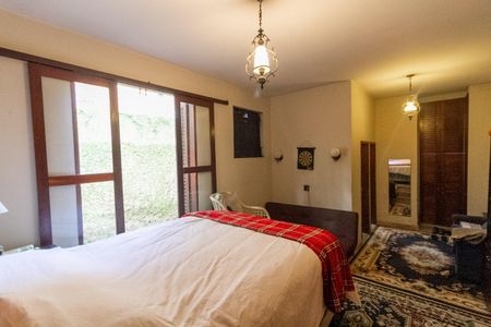 Casa à venda com 226m², 2 quartos e 4 vagasSuíte