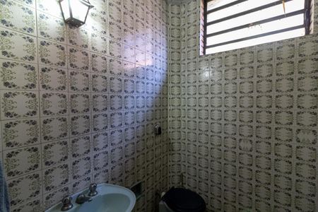 Casa à venda com 226m², 2 quartos e 4 vagasBanheiro de Serviço