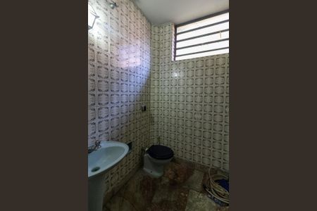 Casa à venda com 226m², 2 quartos e 4 vagasBanheiro de Serviço