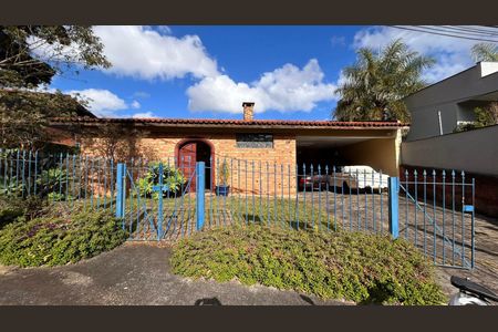 Casa à venda com 226m², 2 quartos e 4 vagasFachada