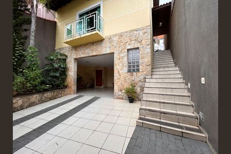 Casa à venda com 330m², 4 quartos e 4 vagas Casa à venda com 330m², 4 quartos e 4 vagasGaragem