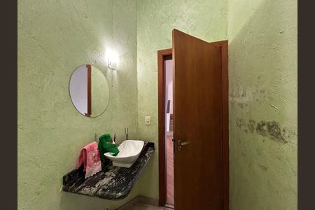 Casa à venda com 330m², 4 quartos e 4 vagas Casa à venda com 330m², 4 quartos e 4 vagasBanheiro 2