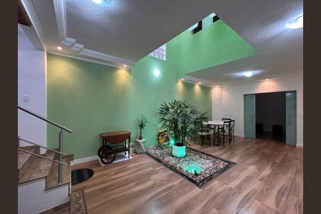 Casa à venda com 330m², 4 quartos e 4 vagas Casa à venda com 330m², 4 quartos e 4 vagasSala de Jantar