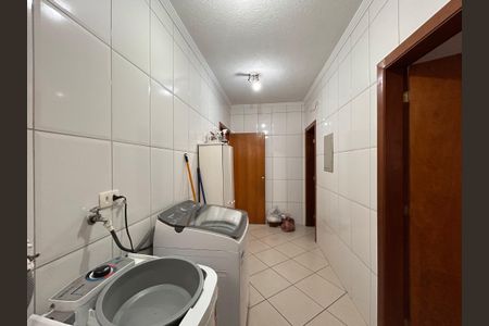 Casa à venda com 330m², 4 quartos e 4 vagas Casa à venda com 330m², 4 quartos e 4 vagasÁrea de Serviço