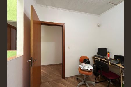 Casa à venda com 330m², 4 quartos e 4 vagas Casa à venda com 330m², 4 quartos e 4 vagasEscritório