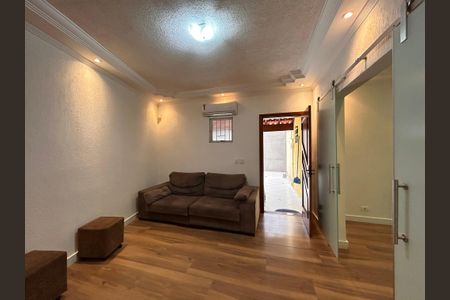 Casa à venda com 330m², 4 quartos e 4 vagas Casa à venda com 330m², 4 quartos e 4 vagasSala de TV