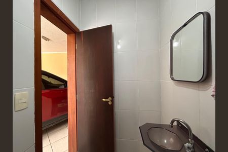 Casa à venda com 330m², 4 quartos e 4 vagas Casa à venda com 330m², 4 quartos e 4 vagasBanheiro de Serviço 2