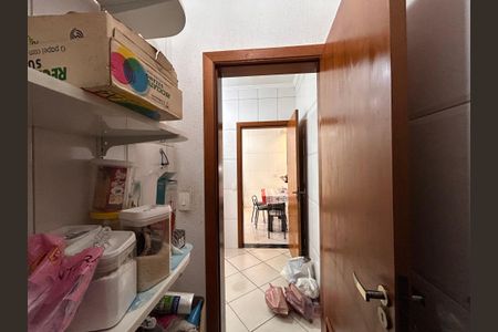 Casa à venda com 330m², 4 quartos e 4 vagas Casa à venda com 330m², 4 quartos e 4 vagasDespensa