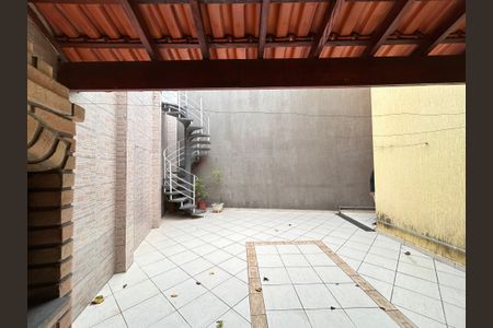 Casa à venda com 330m², 4 quartos e 4 vagas Casa à venda com 330m², 4 quartos e 4 vagasChurrasqueira