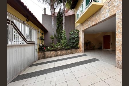 Casa à venda com 330m², 4 quartos e 4 vagas Casa à venda com 330m², 4 quartos e 4 vagasGaragem