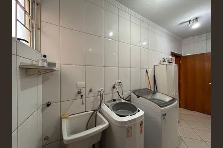 Casa à venda com 330m², 4 quartos e 4 vagas Casa à venda com 330m², 4 quartos e 4 vagasÁrea de Serviço