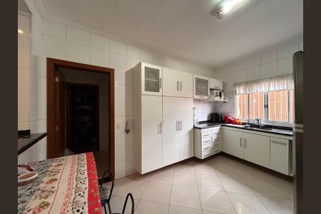 Casa à venda com 330m², 4 quartos e 4 vagas Casa à venda com 330m², 4 quartos e 4 vagasCozinha