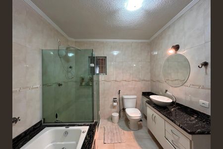 Casa à venda com 330m², 4 quartos e 4 vagas Casa à venda com 330m², 4 quartos e 4 vagasBanheiro da Suíte