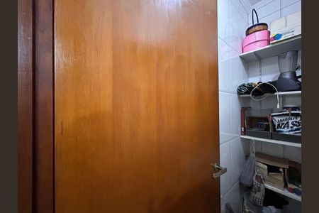 Casa à venda com 330m², 4 quartos e 4 vagas Casa à venda com 330m², 4 quartos e 4 vagasDespensa