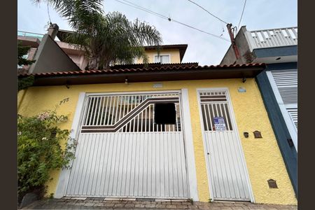 Casa à venda com 330m², 4 quartos e 4 vagas Casa à venda com 330m², 4 quartos e 4 vagasFachada