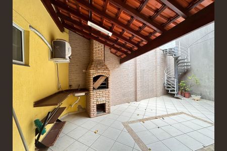 Casa à venda com 330m², 4 quartos e 4 vagas Casa à venda com 330m², 4 quartos e 4 vagasChurrasqueira