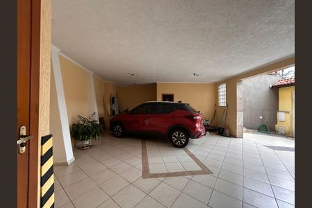 Casa à venda com 330m², 4 quartos e 4 vagas Casa à venda com 330m², 4 quartos e 4 vagasGaragem