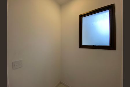 Apartamento à venda com 130m², 3 quartos e 2 vagas Apartamento à venda com 130m², 3 quartos e 2 vagasQuarto de Serviço