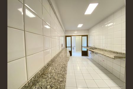 Apartamento à venda com 130m², 3 quartos e 2 vagas Apartamento à venda com 130m², 3 quartos e 2 vagasCozinha