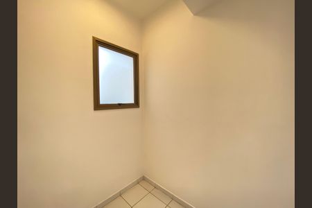 Apartamento à venda com 130m², 3 quartos e 2 vagas Apartamento à venda com 130m², 3 quartos e 2 vagasQuarto de Serviço