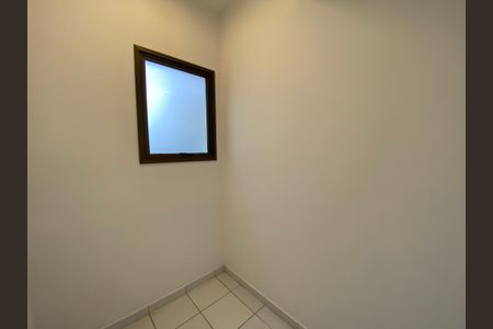 Apartamento à venda com 130m², 3 quartos e 2 vagas Apartamento à venda com 130m², 3 quartos e 2 vagasQuarto de Serviço