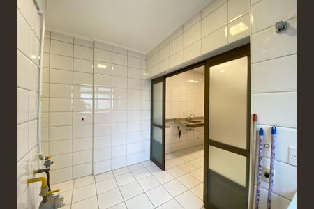 Apartamento à venda com 130m², 3 quartos e 2 vagas Apartamento à venda com 130m², 3 quartos e 2 vagasÁrea de Serviço