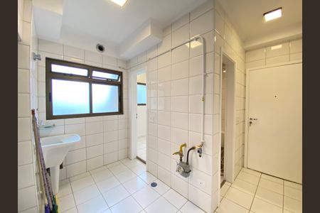 Apartamento à venda com 130m², 3 quartos e 2 vagas Apartamento à venda com 130m², 3 quartos e 2 vagasÁrea de Serviço