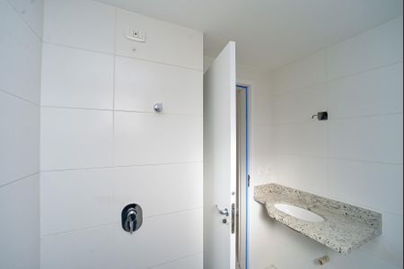 Apartamento à venda com 82m², 2 quartos e 2 vagasBanheiro da Suíte 1