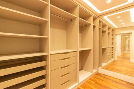 Apartamento à venda com 222m², 3 quartos e 2 vagasCloset da suíte