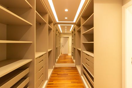 Apartamento à venda com 222m², 3 quartos e 2 vagasCloset da suíte