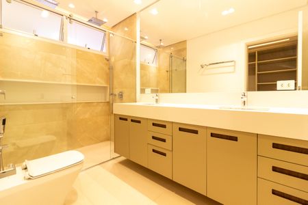 Apartamento à venda com 222m², 3 quartos e 2 vagasBanheiro da Suíte