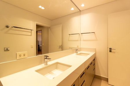 Apartamento à venda com 222m², 3 quartos e 2 vagasBanheiro da Suíte